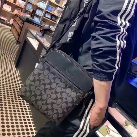 NWT COACH Houston Flight Bag Crossbody Black Leather NWT - Picture 2 of 4